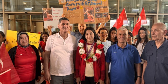 Şampiyon güreşçi memleketinde davul zurnayla karşılandı