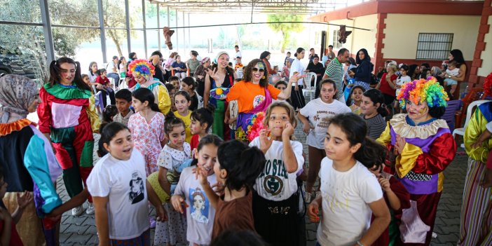 "Gönüllü palyaçolar" kırsalda yaşayan çocukların yüzünü etkinlikle güldürüyor