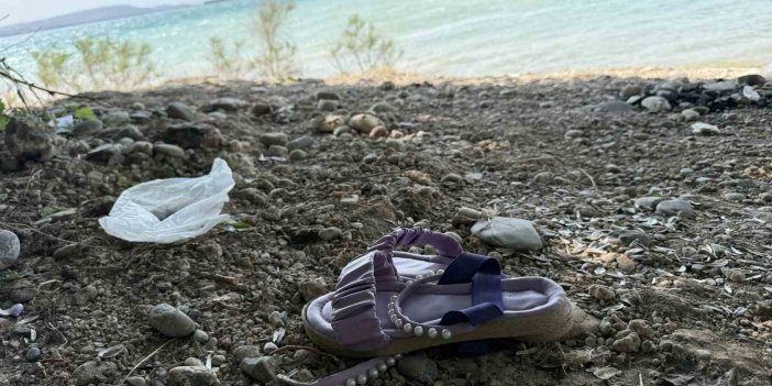 Çocuğunun terliğini almak için suya girdi, boğulup hayatını kaybetti