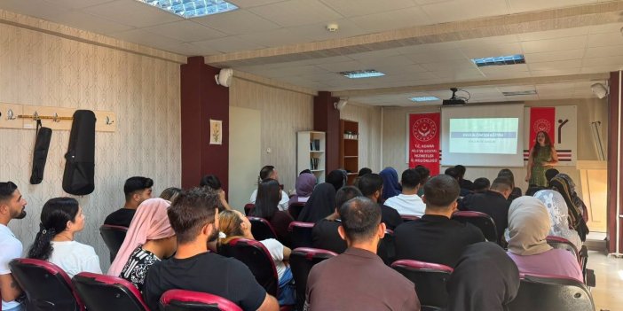 Adana’da evlilik yolundaki çiftler eğitim programında buluştu