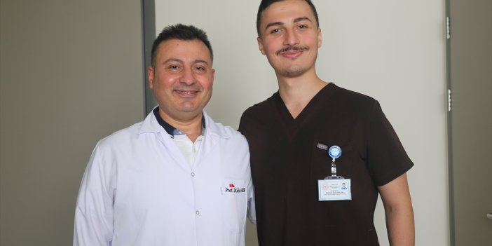Örnek aldığı profesör babasının görev yaptığı hastanede asistan doktorluğa başladı