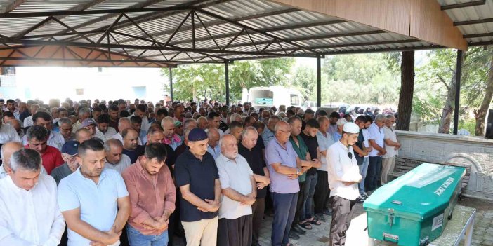 Göçükte hayatını kaybeden işçi Bekir Çelik, Kozan’da toprağa verildi