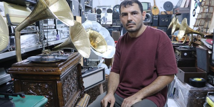 Asırlık gramofonları hayata döndürerek tarihin sesini yaşatıyor