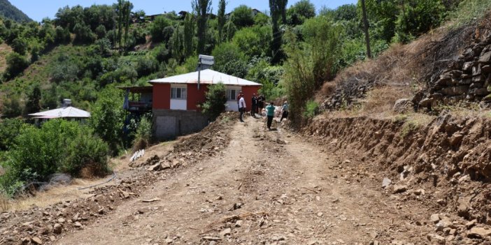 Yolu olmayan yatalak vatandaş için köylü arazisini verdi, belediye yol yaptı