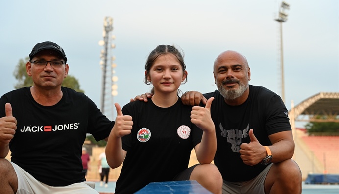 Teneffüste koşarken keşfedilen Elfinay Kama, atletizmde 2 yıl üst üste Türkiye şampiyonu oldu