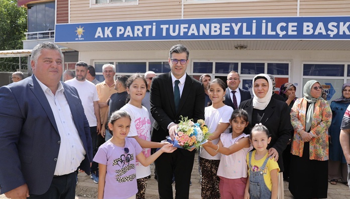 AK Parti İl Başkanı Özkan, vatandaşlarla sohbet ederek talep ve önerilerini dinledi.