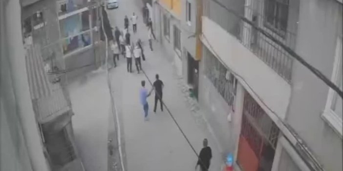 Adana'da cip sürücüsünün aracını kavga eden kalabalığın üstüne sürmesi sonucu 4 kişi yaralandı
