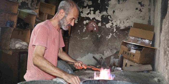 Hem kalaycı hem şair