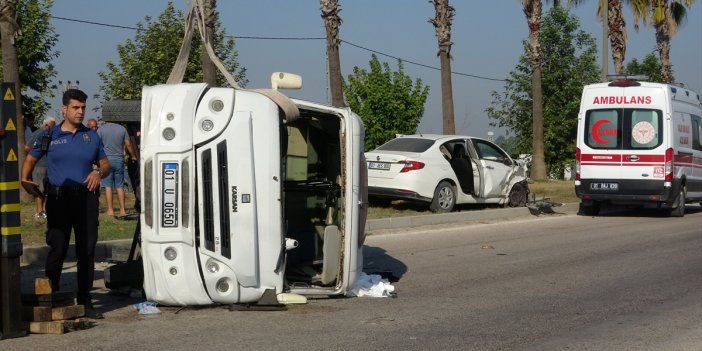 Adana'da otomobilin minibüse çarptığı kazada 1 kişi öldü, 3 kişi yaralandı