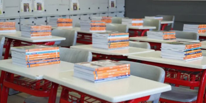 MEB'in ücretsiz ders kitapları okullardaki yerini aldı