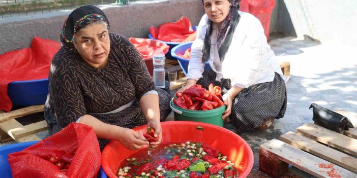 Salça mesaisinde renkli görüntüler…