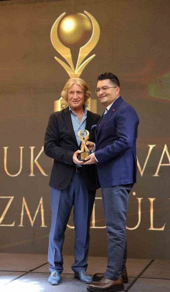 "Yılın Turizm Yöneticisi" ödülü İl Kültür ve Turizm Müdürü Duru’ya verildi