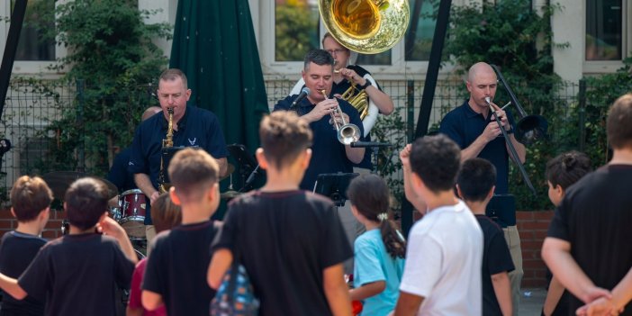 ABD Hava Kuvvetleri Orkestrası Adana'da müzik ziyafeti sundu