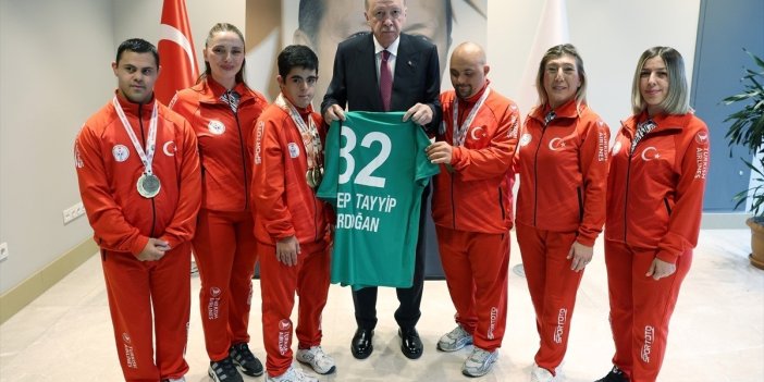 Cumhurbaşkanı Erdoğan, Türkiye Özel Sporcular Spor Federasyonu temsilcilerini kabul etti