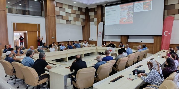 Adana'da üreticilere gıda güvenliği eğitimi verildi