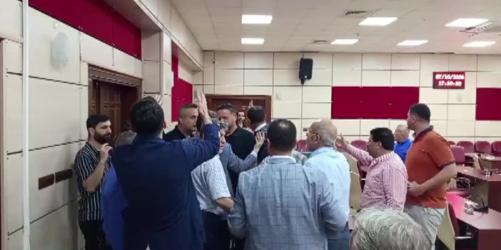 Yüreğir Belediye Meclisi'nde "satılık" tartışması: CHP'li iki meclis üyesi birbirine girdi