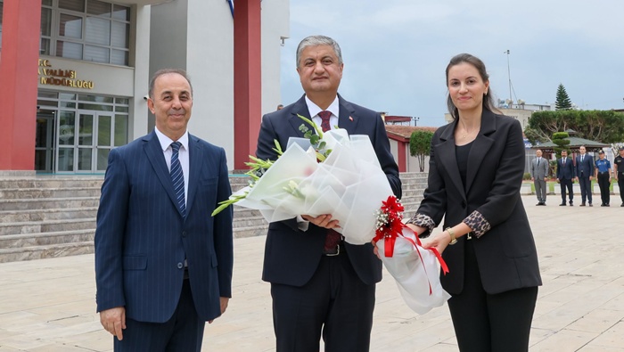 Vali Mustafa Yavuz İl Emniyet Müdürlüğünü Ziyaret Etti