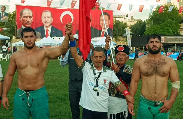 Adana'da 10. İsmet Atlı Karakucak Güreşleri düzenlendi