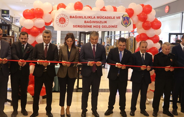 Adana’da cezaevindeki hükümlülerin eserleri sergilendi