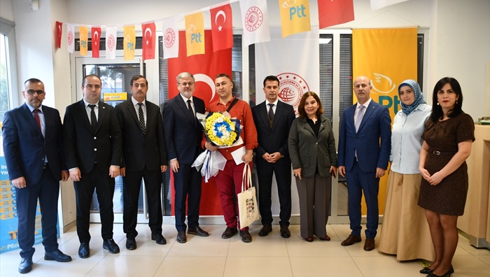 Adana'da PTT'den müşterisine 186. kuruluş yıl dönümü hediyesi