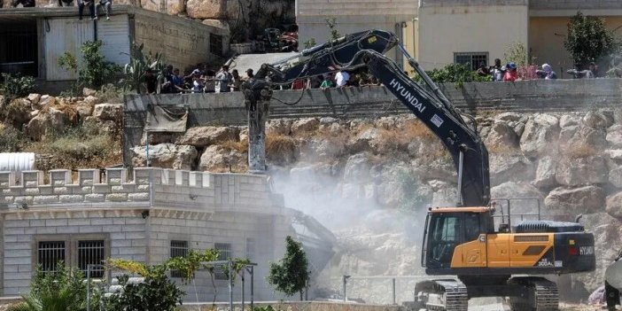 İsrail ordusu işgal altındaki Batı Şeria ve Doğu Kudüs'te Filistinlilere ait 3 evi yıktı