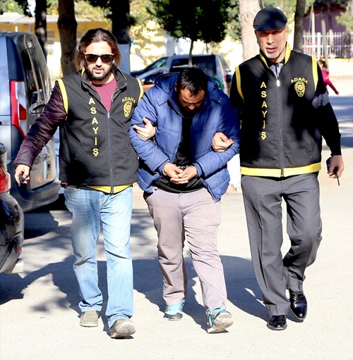 Cep telefonunu otomobilde unutunca yakalandı