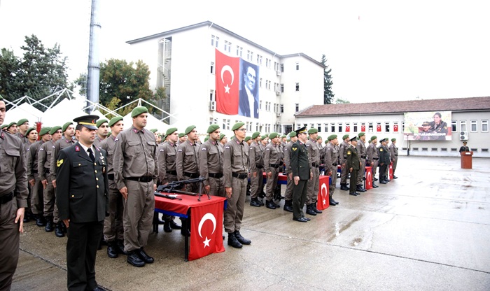 Adana'da acemi eğitimini tamamlayan erlerin yemin töreni 