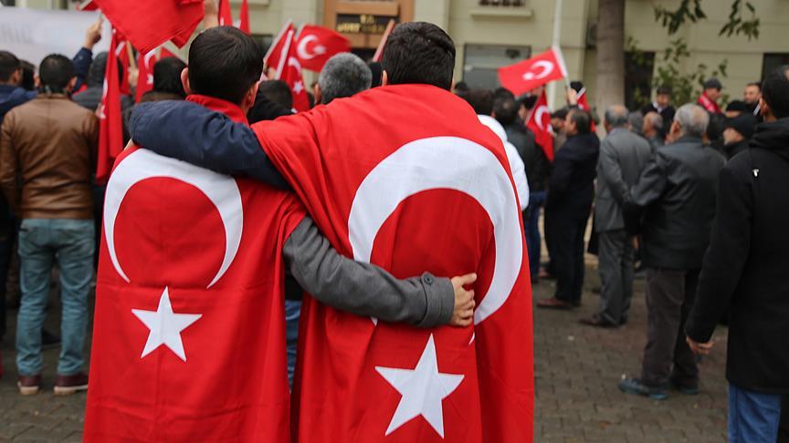 İstanbul'daki terör saldırısına meydanlardan tepki