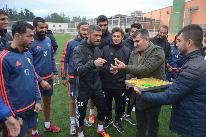 Atlı’dan Kozan Belediyespor’a baklavalı destek