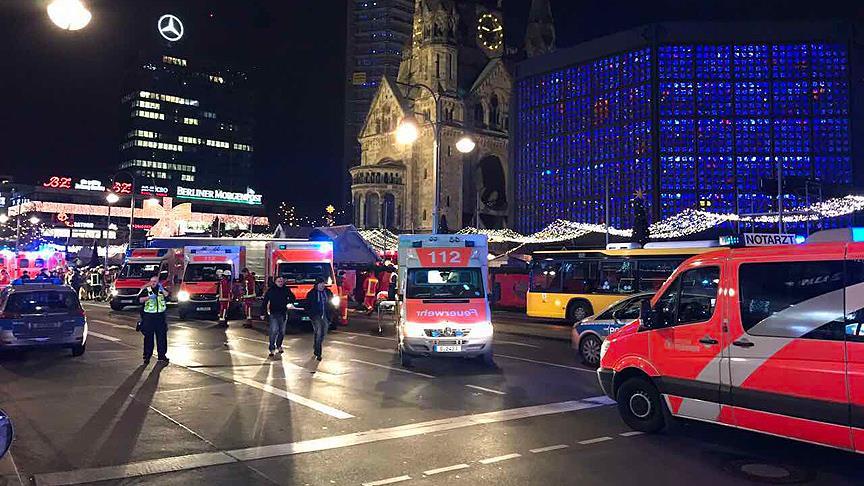 Berlin'de kamyon pazar yerine girdi: 9 ölü