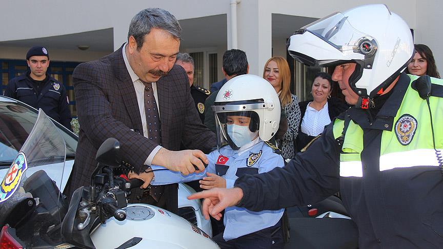 Lösemi hastası çocuğun hayalini gerçekleştirdiler