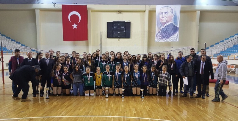 Adana’da Okullarası (B)Kızlar  Voleybol Müsabakaları Tamamlandı