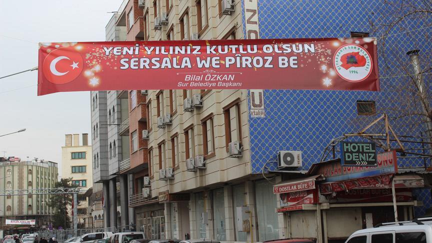 Görevlendirme yapılan Sur Belediyesinden Türkçe ve Kürtçe yeni yıl mesajı