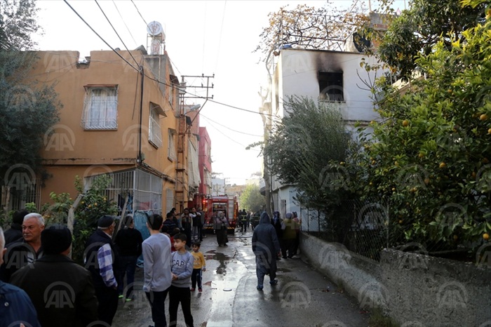 Adana'da ev yangını