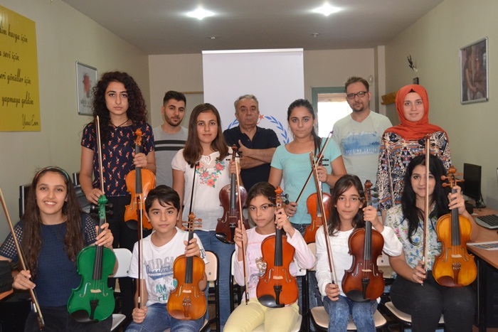 Gençlik Merkezi Tarafından Ücretsiz Keman Kursu