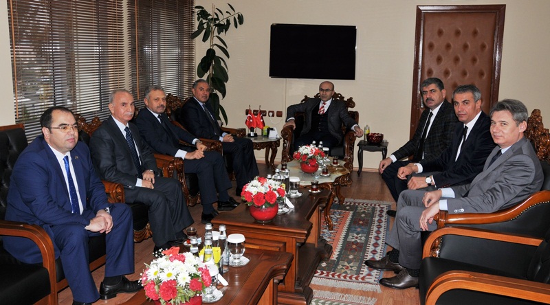 AOSB Başkanı Bekir Sütçü Ve Yönetim Kurulu Üyeleri, Vali Mahmut Demirtaş’ı Ziyaret Etti
