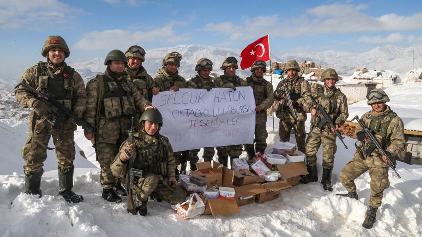 Öğrencilerden Mehmetçik'e anlamlı destek