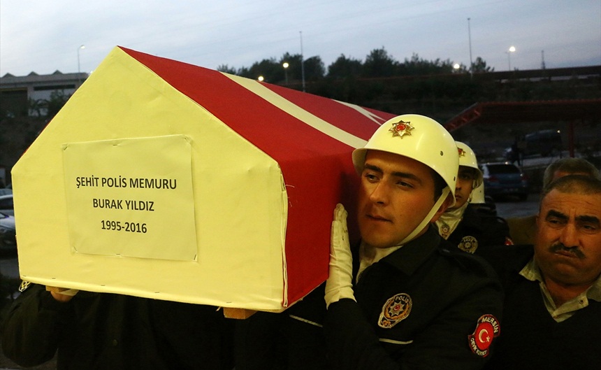 Şehit düşen polis memuru Burak Yıldız'ın cenazesi memleketi Mersin'e getirildi