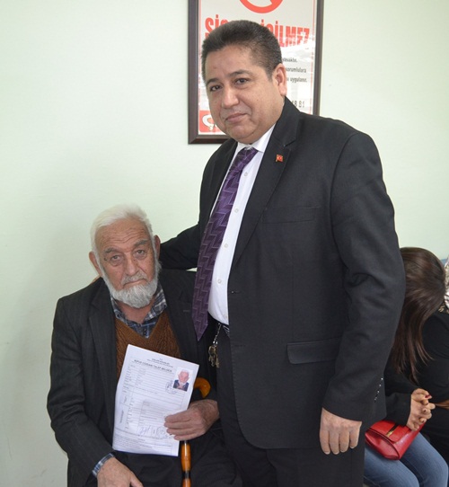 Abdulkadir dede çipli kimlik almaya geldi