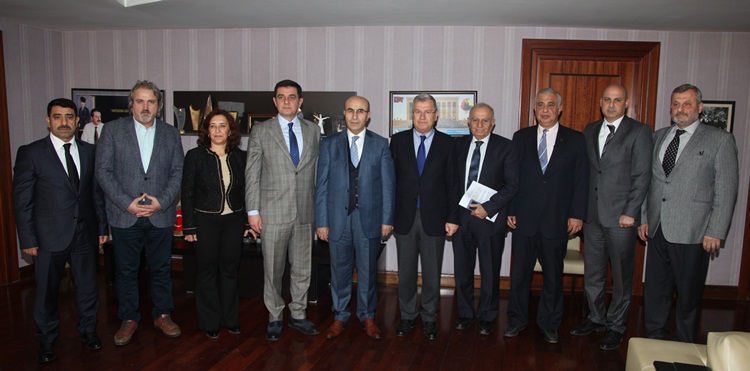 Adana’nın sorunları güç birliğiyle çözümlenebilir