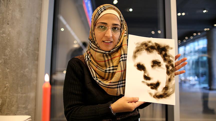 Suriyeli ressam mum alevini sanat eserine dönüştürüyor