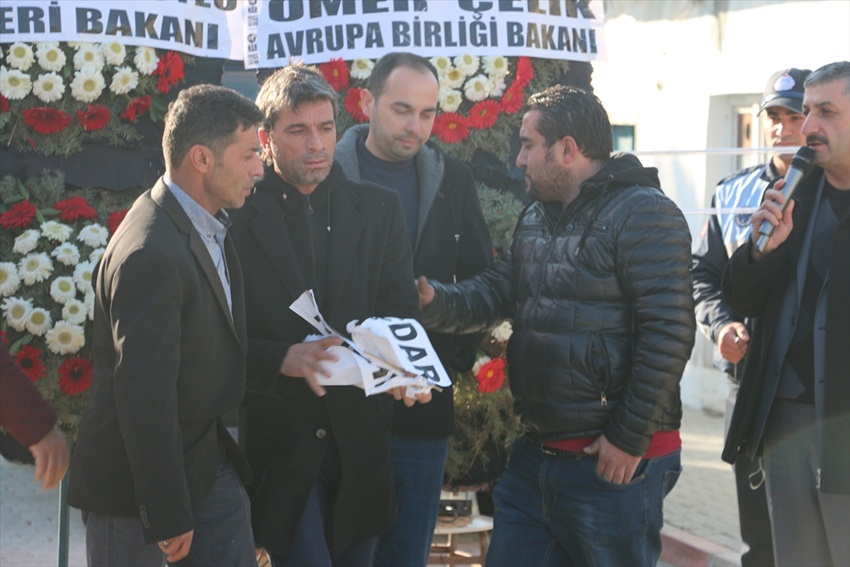 Şehit cenazesinde Kılıçdaroğlu'nun çelengine saldırı 