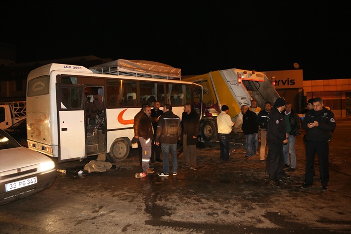 Adana'da trafik kazası: 15 yaralı