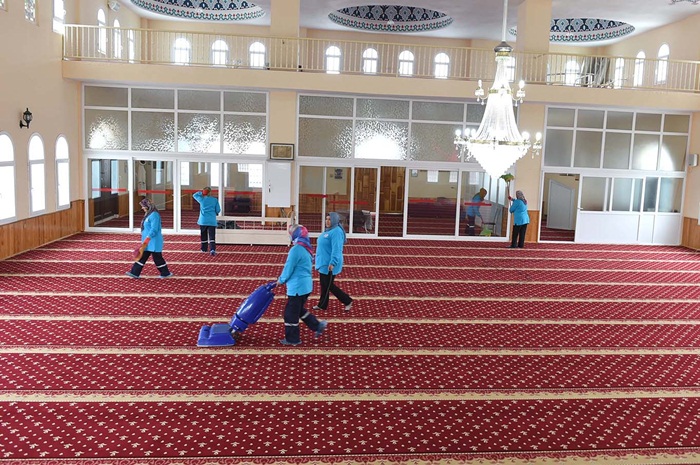 Sarıçam Belediyesi Cami Temizlik Ekibi ara vermeden çalışıyor