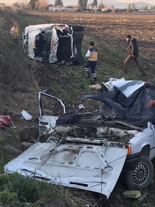 Osmaniye'de ambulans otomobille çarpıştı: 5 ölü, 2 yaralı