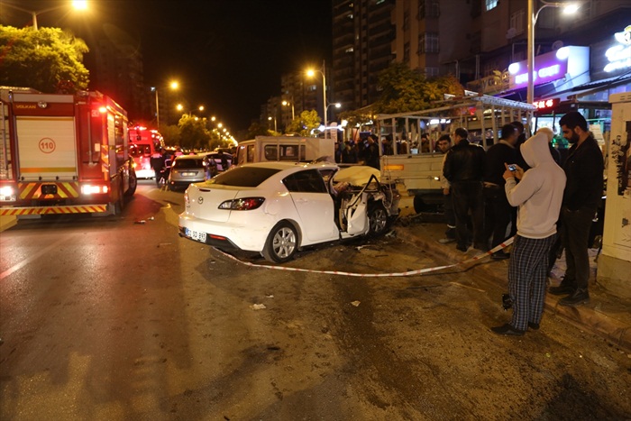 Kaza yapan sürücünün aracındaki yaralıyı bırakıp kaçtığı iddiası