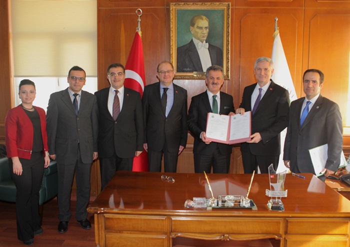 ÇÜ ve PTT İşbirliği Protokolü İmzalandı...
