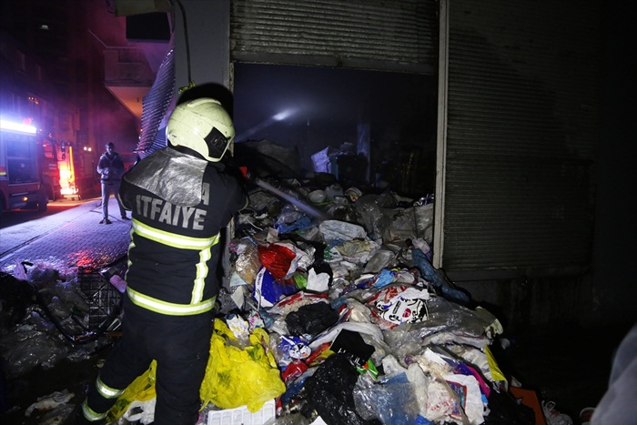 Atık plastik deposunda yangın