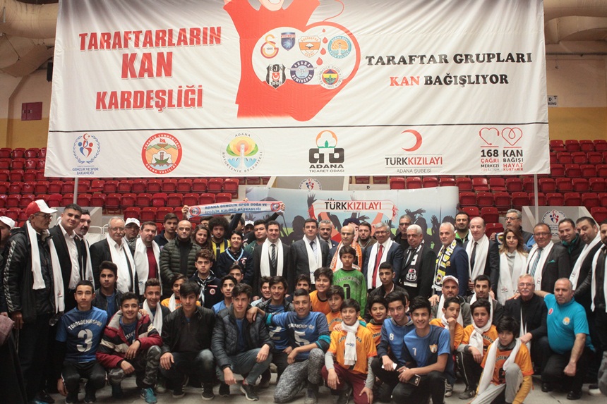 Taraftarlar 'kan kardeş' oldu 