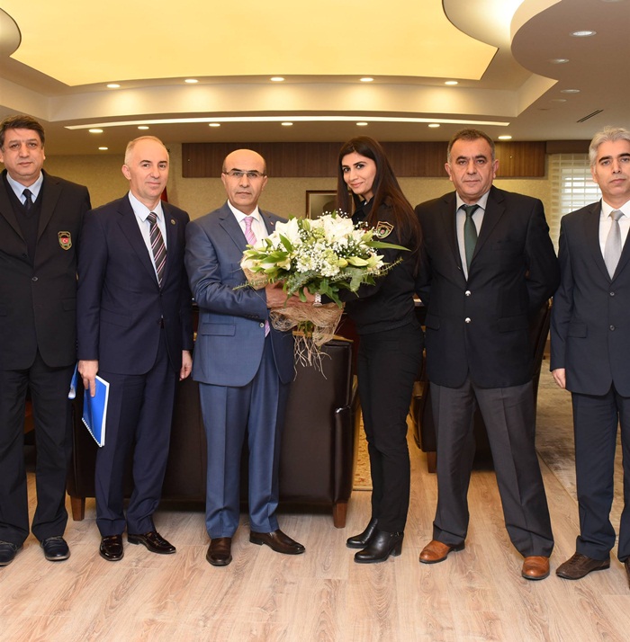 Gümrük Müdürü Ersin Başaran ve Beraberindeki Heyet, “Dünya Gümrük Günü” Dolayısıyla Vali Mahmut Demirtaş’ı Ziyaret Etti